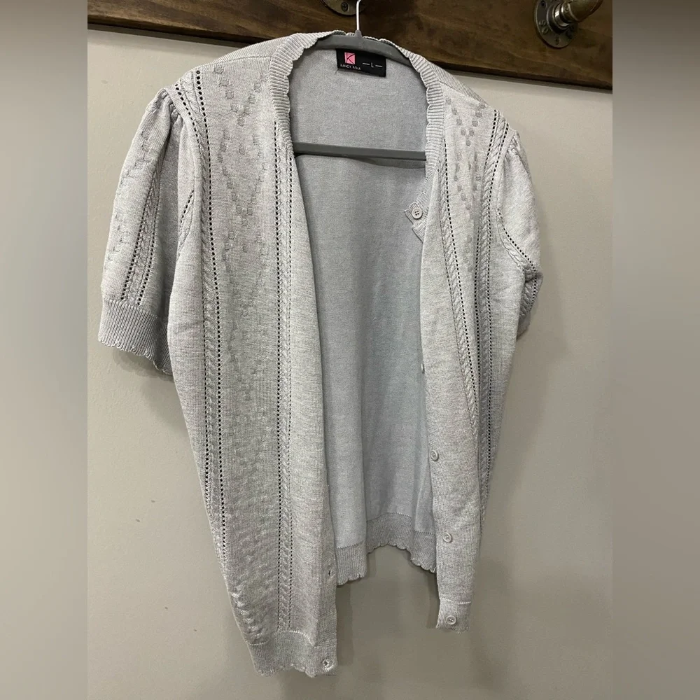 Kancy Kole women’s short sleeve sweater in light grey. Women’s size L - Picture 13 of 16